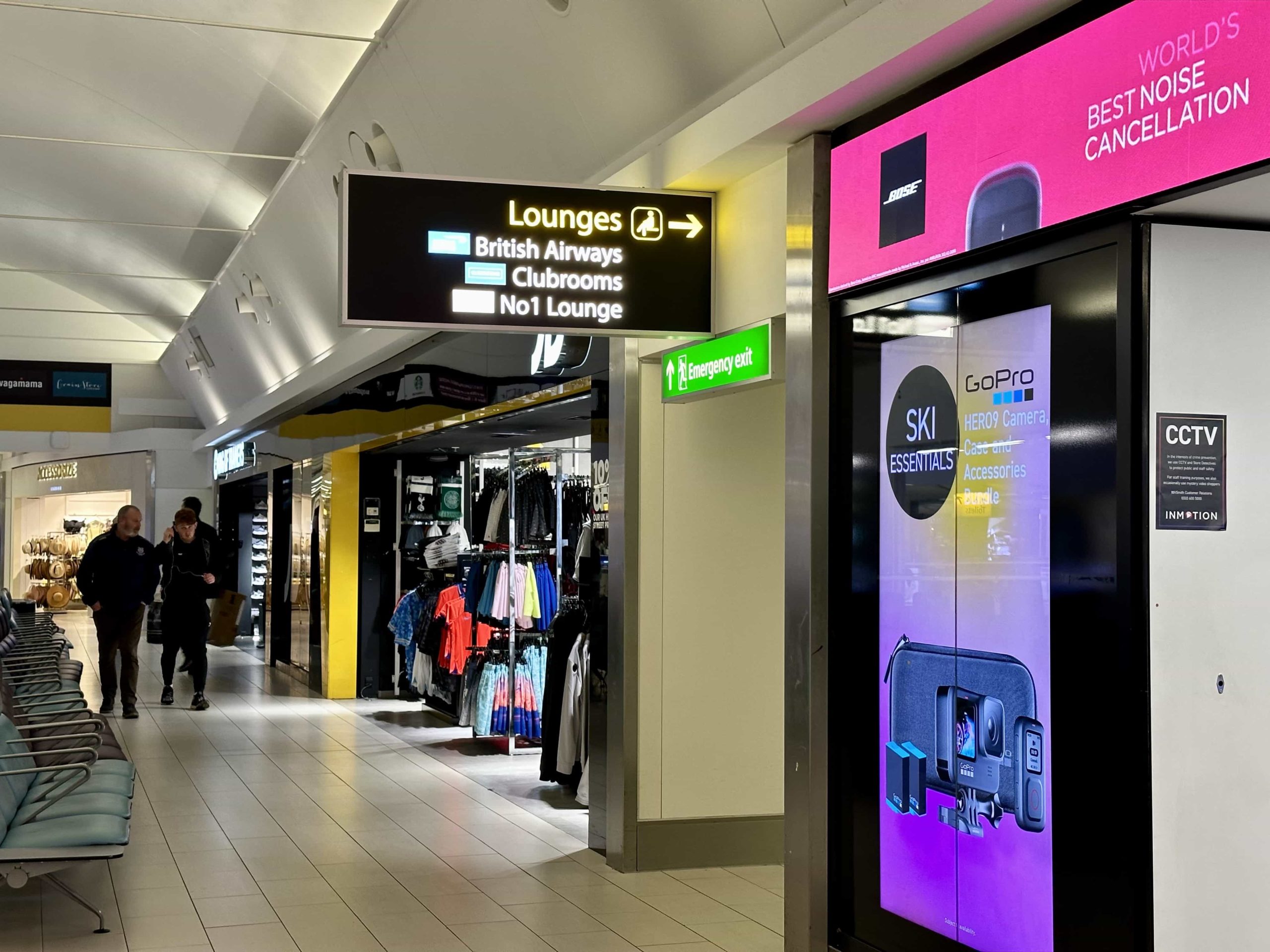 Signage above an opening to a corridor which directs to the British Airways, Clubrooms, and No1 lounges